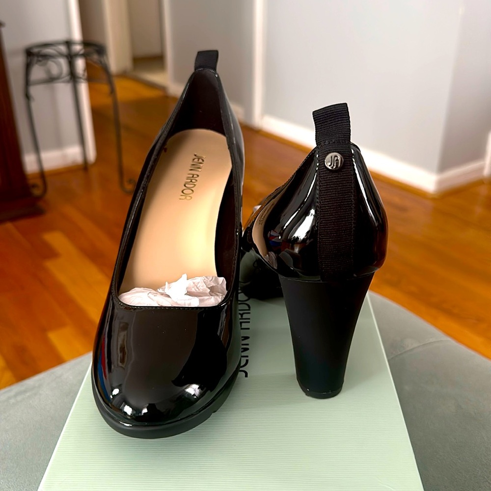Jenn Ardor Black patent leather pump